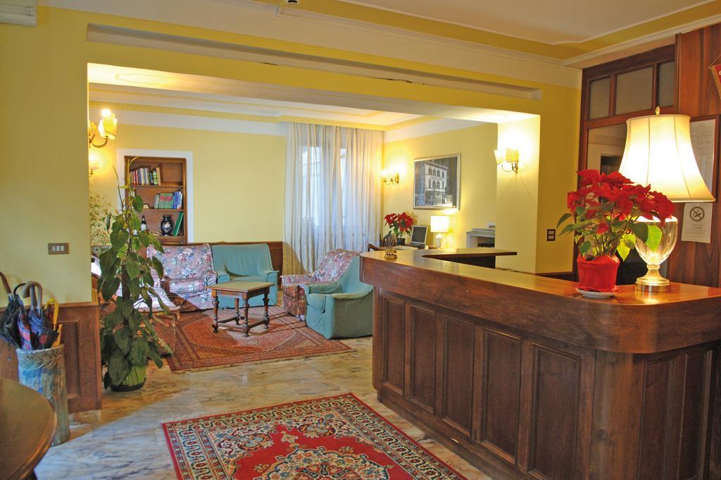 Hotel Ristorante Corona Lukka Wnętrze zdjęcie