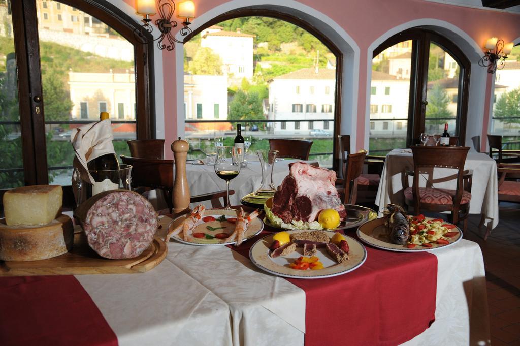 Hotel Ristorante Corona Lukka Zewnętrze zdjęcie