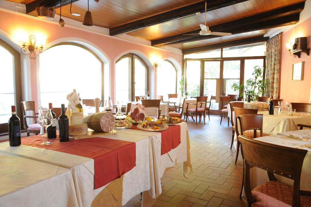 Hotel Ristorante Corona Lukka Zewnętrze zdjęcie