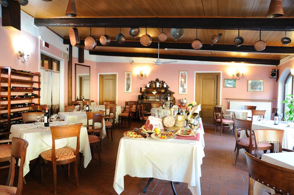 Hotel Ristorante Corona Lukka Zewnętrze zdjęcie